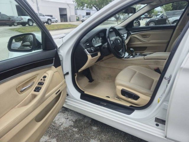 2015 BMW 5 Series 528i - Photo 10