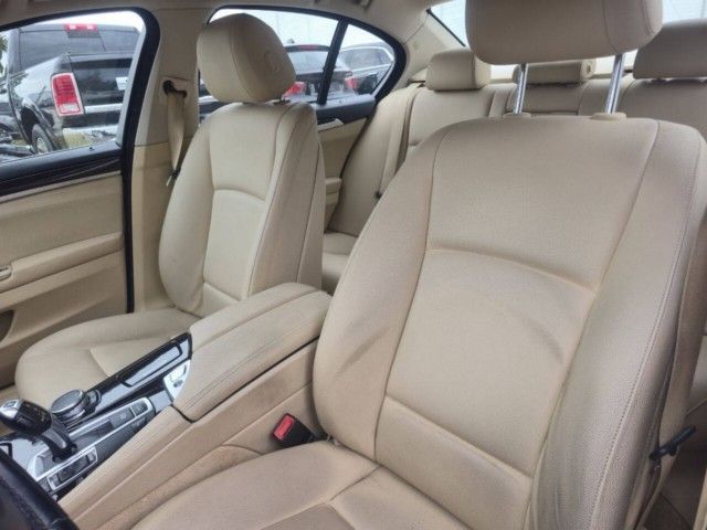 2015 BMW 5 Series 528i - Photo 11