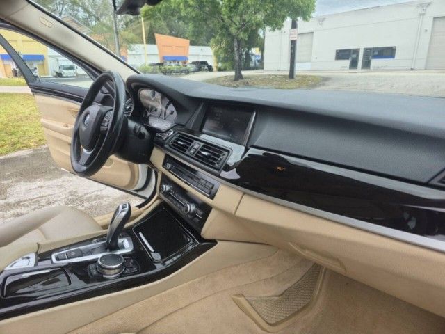 2015 BMW 5 Series 528i - Photo 17