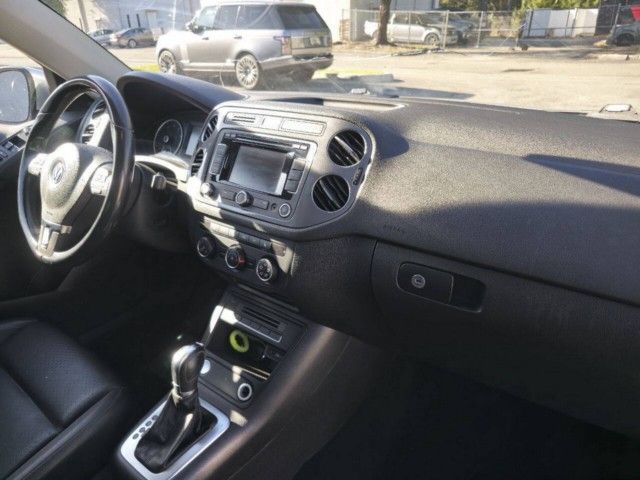 2015 Volkswagen Tiguan SE - Photo 17