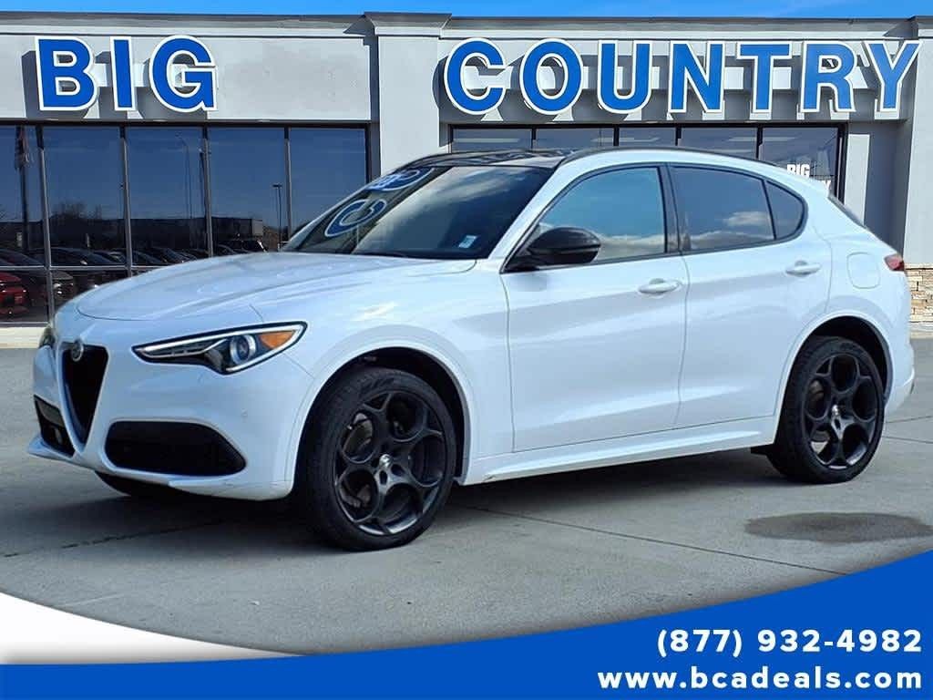 2023 Alfa Romeo Stelvio Estrema AWD's photo