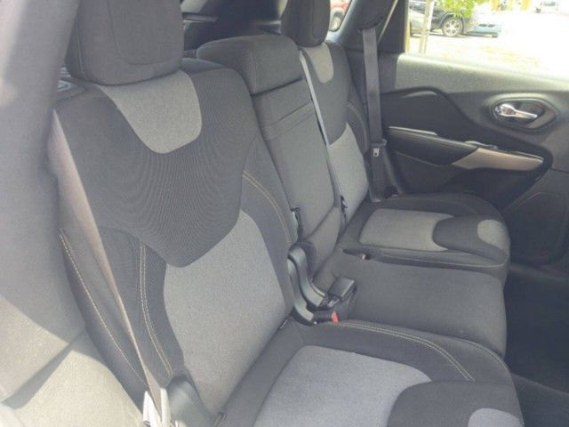 2017 Jeep Cherokee Sport Altitude - Photo 11