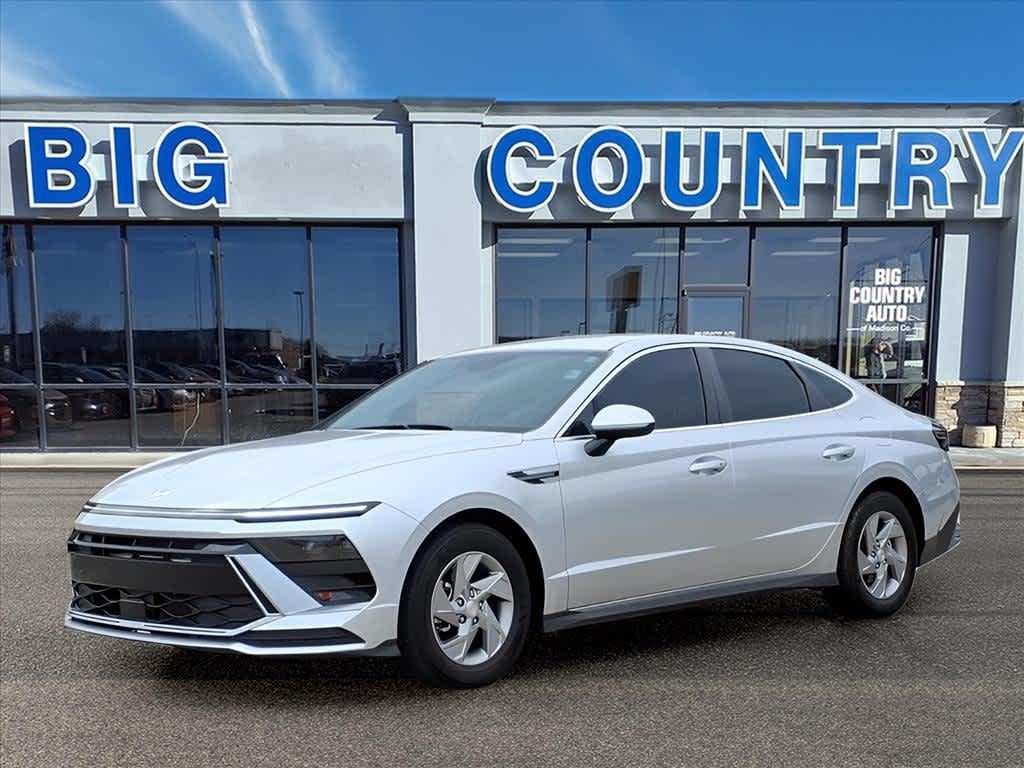 2025 Hyundai Sonata SE's photo