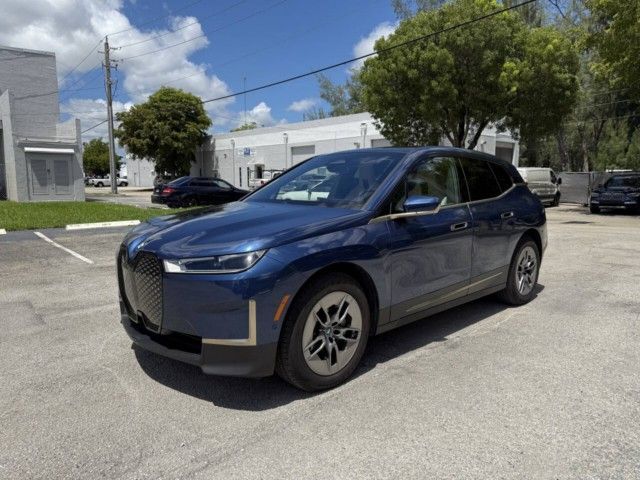 2023 BMW iX Base's photo