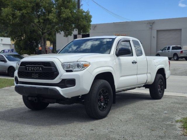2021 Toyota Tacoma SR's photo
