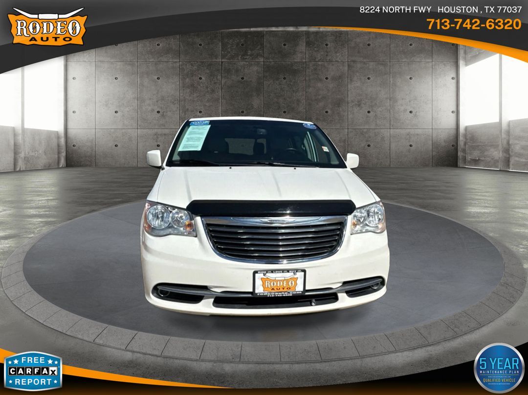 2013 Chrysler Town & Country Touring's photo