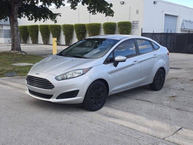 2016 Ford Fiesta S's photo