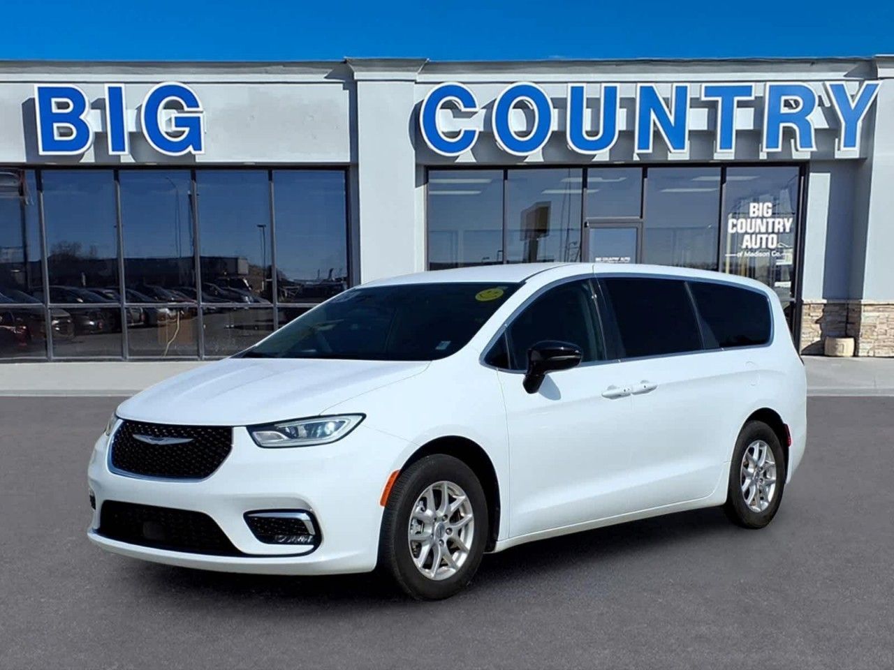 2024 Chrysler Pacifica Touring L's photo