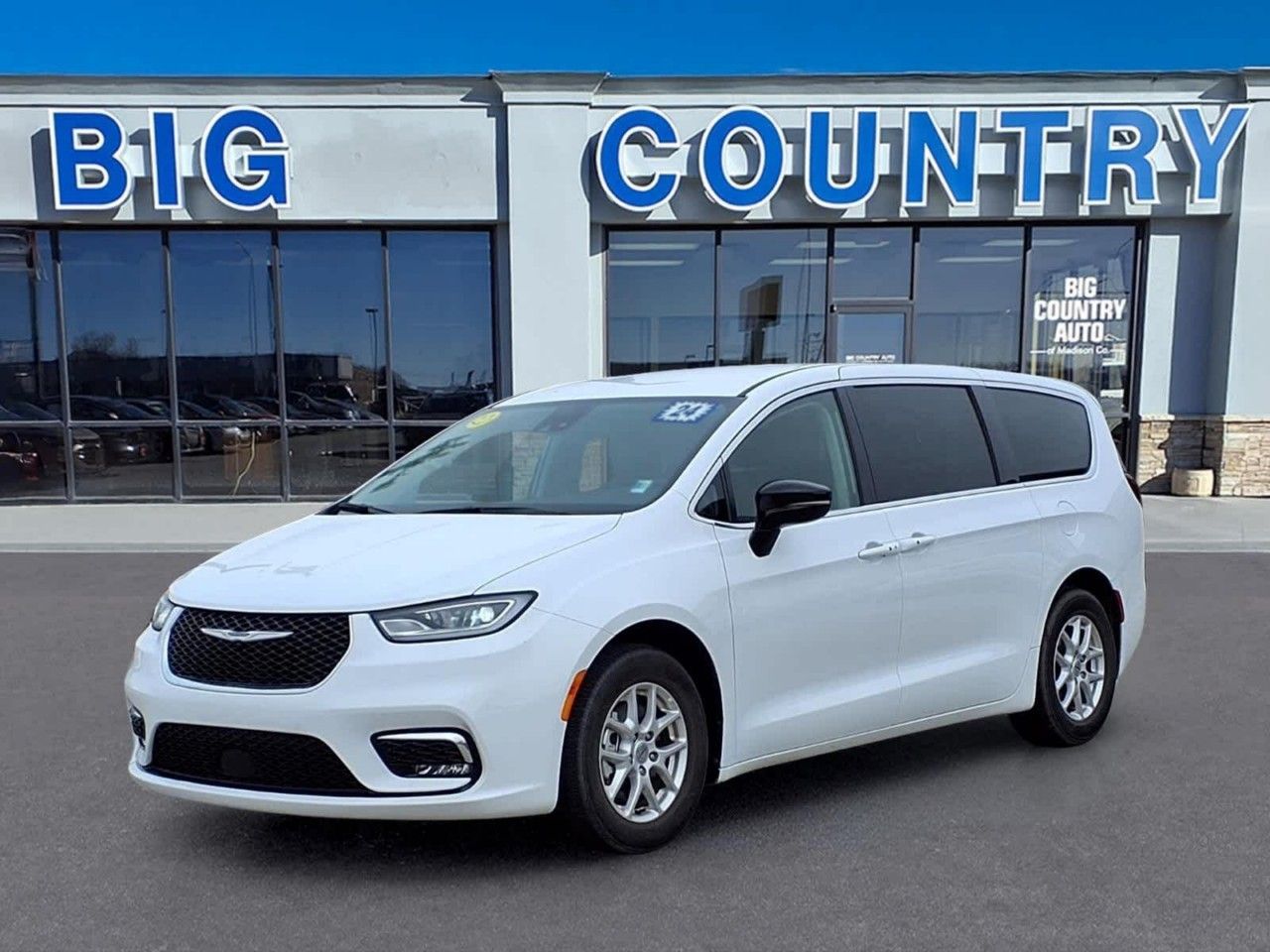 2024 Chrysler Pacifica Touring L's photo