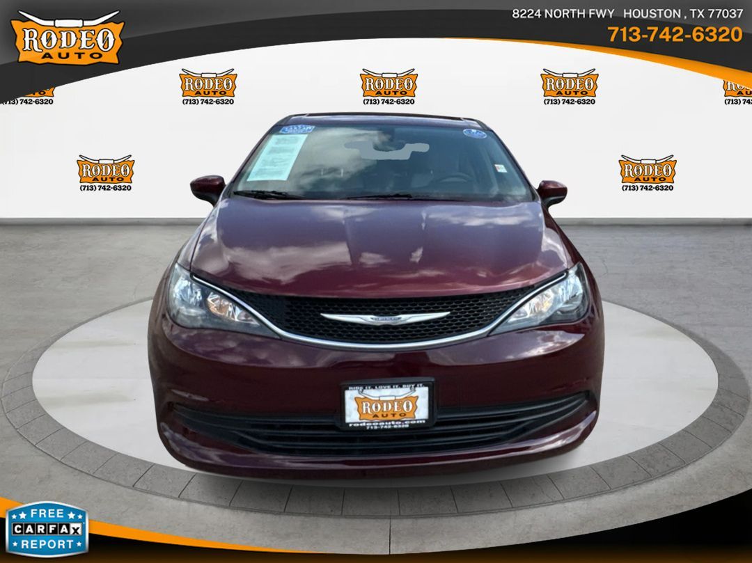 2017 Chrysler Pacifica LX's photo